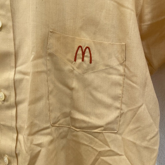 Mcdonald’s 1976 vintage button down short sleeve shirt - Picture 2 of 8